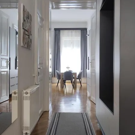 Mirai Apartman Boedapest Buitenkant foto